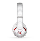 The Faded White Zigzag Chevron Pattern Skin for the Beats by Dre Studio (2013+ Version) Headphones