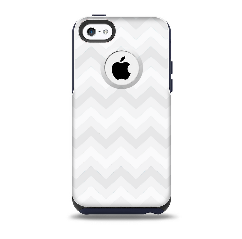 The Faded White Zigzag Chevron Pattern Skin for the iPhone 5c OtterBox Commuter Case