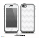 The Faded White Zigzag Chevron Pattern Skin for the iPhone 5c nüüd LifeProof Case
