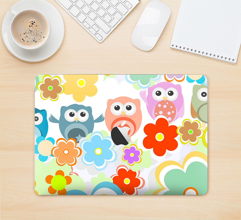 The Fun-Colored Cartoon Owls Skin Kit for the 12" Apple MacBook (A1534)
