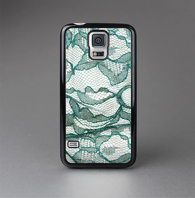 The Gentle Green Wrinkled Lace Skin-Sert Case for the Samsung Galaxy S5