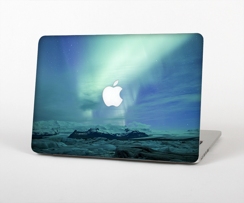 The Glowing Northern Lights Skin Set for the Apple MacBook Pro 15" with Retina Display
