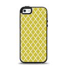 The Gold & White Seamless Morocan Pattern Apple iPhone 5-5s Otterbox Symmetry Case Skin Set