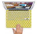 The Gold & White Seamless Morocan Pattern Skin Set for the Apple MacBook Pro 13"   (A1278)