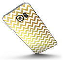 The_Gold_and_White_Chevron_Pattern_-_Galaxy_S7_Edge_-_V1.jpg?