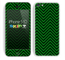 The Green & Black Sharp Chevron Pattern Skin for the Apple iPhone 5c