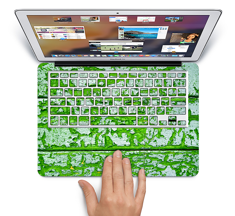 The Green Grunge Wood Skin Set for the Apple MacBook Pro 15" with Retina Display