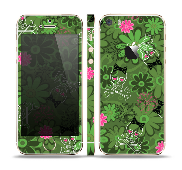 The Green Retro Floral and Skulls Skin Set for the Apple iPhone 5s