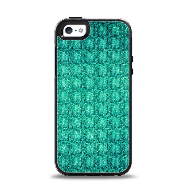 The Green Wavy Abstract Pattern Apple iPhone 5-5s Otterbox Symmetry Case Skin Set