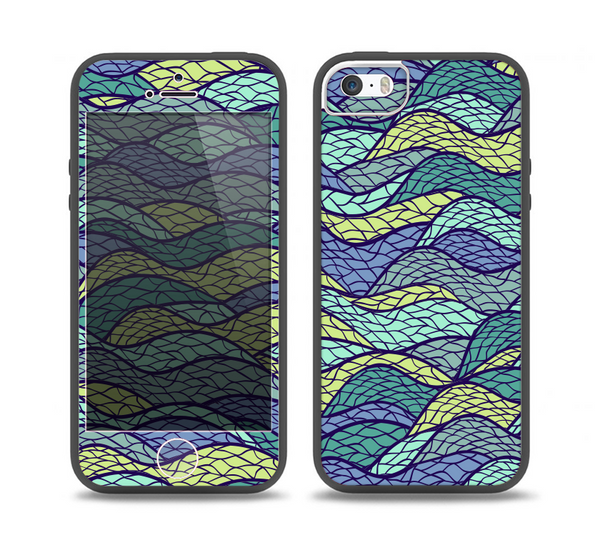 The Green and Blue Stain Glass Skin Set for the iPhone 5-5s Skech Glow Case