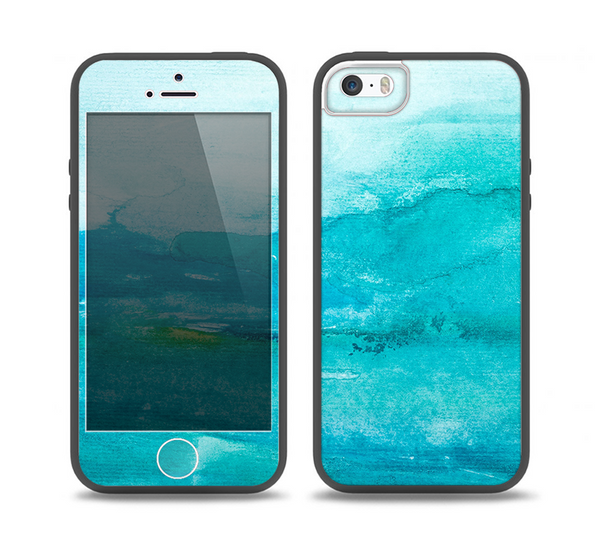 The Grungy Blue Watercolor Surface Skin Set for the iPhone 5-5s Skech Glow Case