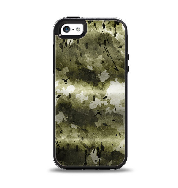 The Grungy Vivid Camouflage Apple iPhone 5-5s Otterbox Symmetry Case Skin Set