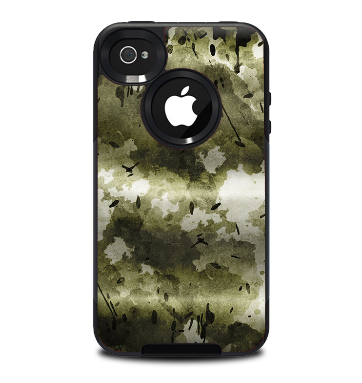 The Grungy Vivid Camouflage Skin for the iPhone 4-4s OtterBox Commuter Case