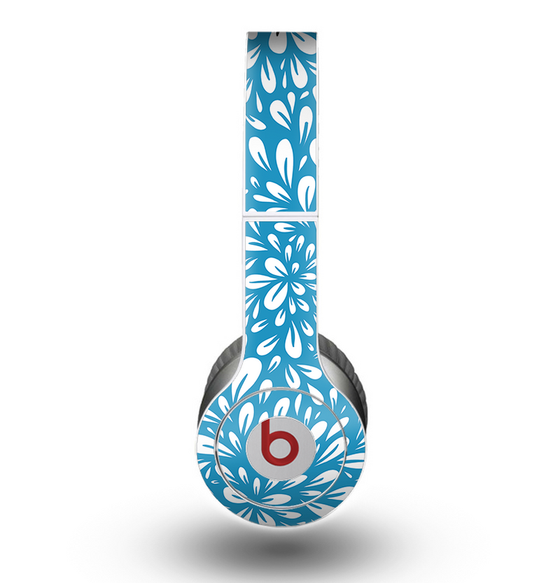 The Light Blue & White Floral Sprout Skin for the Beats by Dre Original Solo-Solo HD Headphones