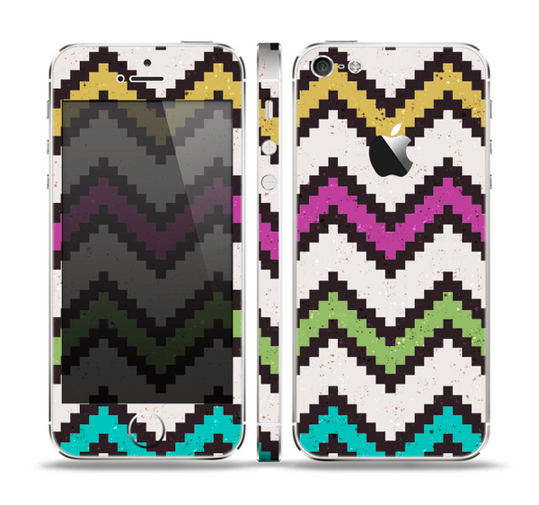 The Multicolored Pixelated ZigZag CHevron Pattern Skin Set for the Apple iPhone 5