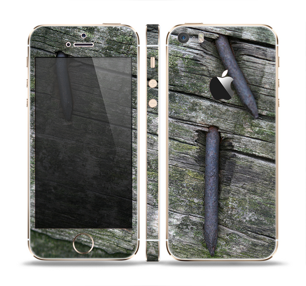 The Nailed Mossy Wooden Planks Skin Set for the Apple iPhone 5s