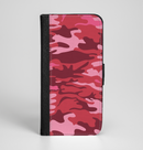 The Pink and Red Tradtional Camouflage Ink-Fuzed Leather Folding Wallet Case for the iPhone 6/6s, 6/6s Plus, 5/5s and 5c