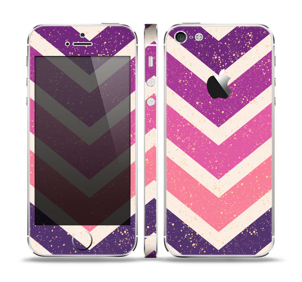 The Purple Scratched Texture Chevron Zigzag Pattern Skin Set for the Apple iPhone 5