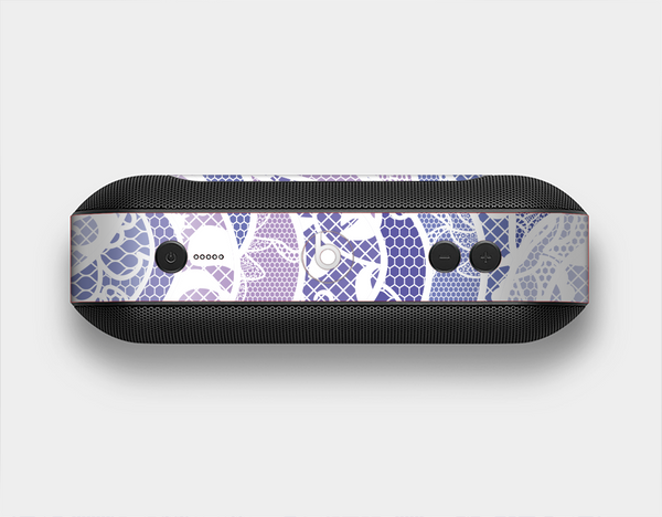 The Purple and White Lace Design Skin Set for the Beats Pill Plus