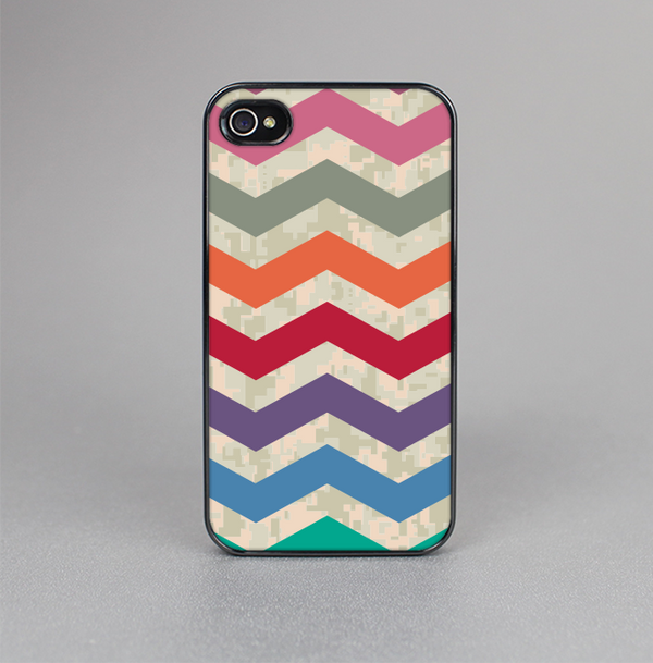 The Retro Chevron Pattern with Digital Camo Skin-Sert for the Apple iPhone 4-4s Skin-Sert Case