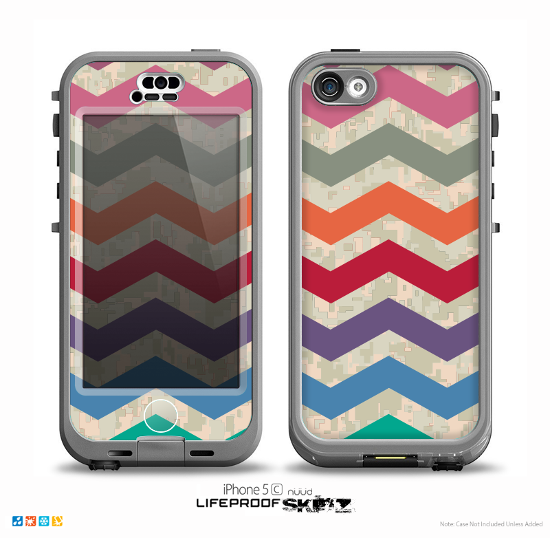 The Retro Chevron Pattern with Digital Camo Skin for the iPhone 5c nüüd LifeProof Case