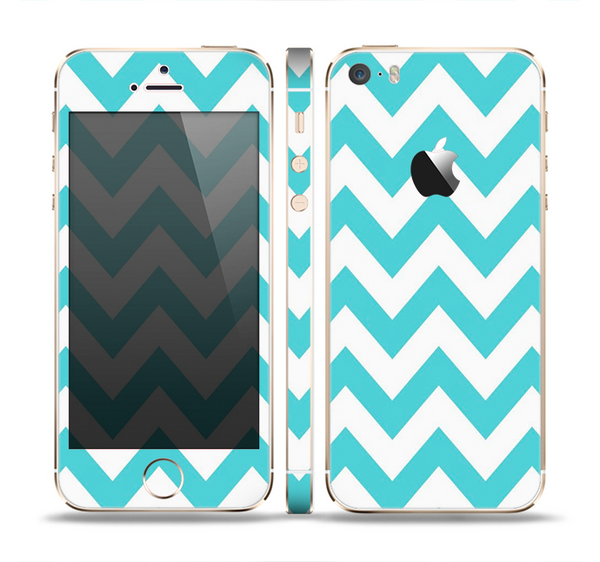 The Subtle Blue & White Chevron Pattern Skin Set for the Apple iPhone 5s