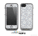 The Subtle White and Blue Floral Laced V32 Skin for the Apple iPhone 5c LifeProof Case