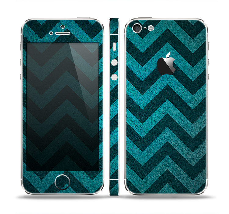 The Teal Grunge Chevron Pattern Skin Set for the Apple iPhone 5