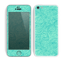 The Teal Leaf Laced Pattern Skin for the Apple iPhone 5c