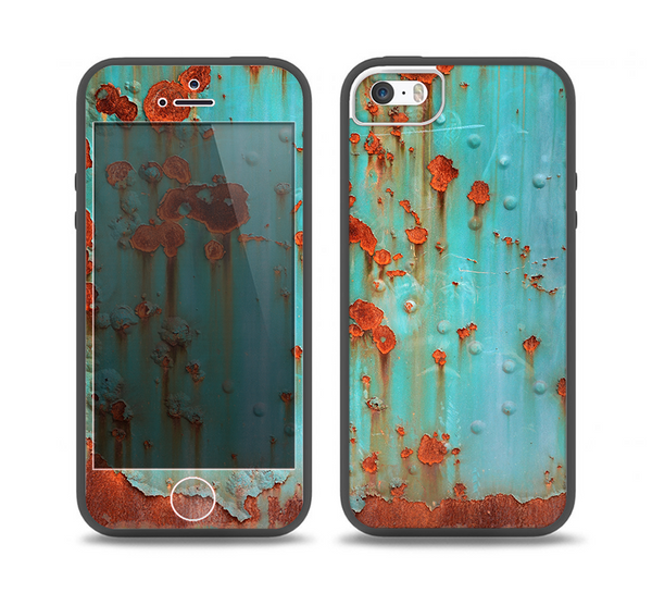 The Teal Painted Rustic Metal Skin Set for the iPhone 5-5s Skech Glow Case
