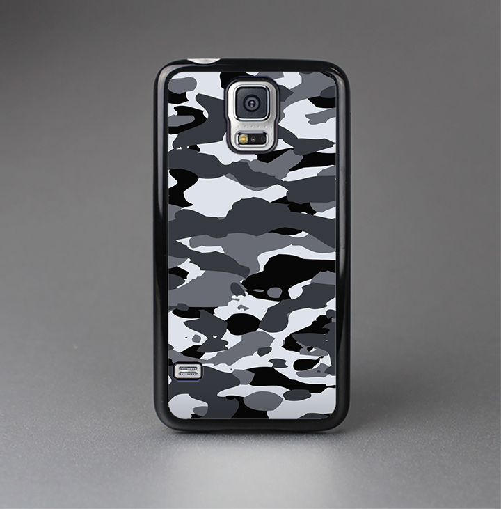 The Traditional Black & White Camo Skin-Sert Case for the Samsung Galaxy S5