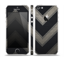 The Two-Toned Dark Black Wide Chevron Pattern Skin Set for the Apple iPhone 5