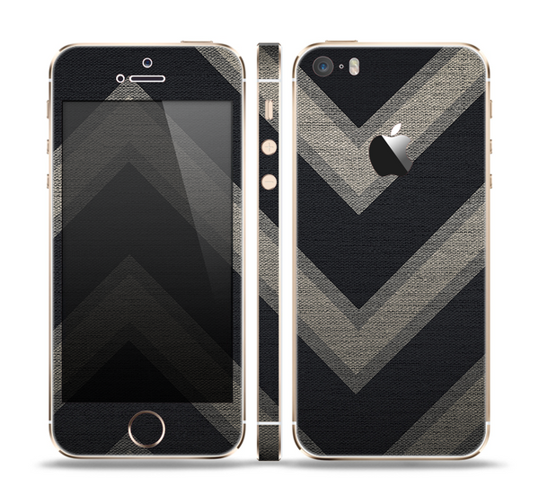The Two-Toned Dark Black Wide Chevron Pattern Skin Set for the Apple iPhone 5s