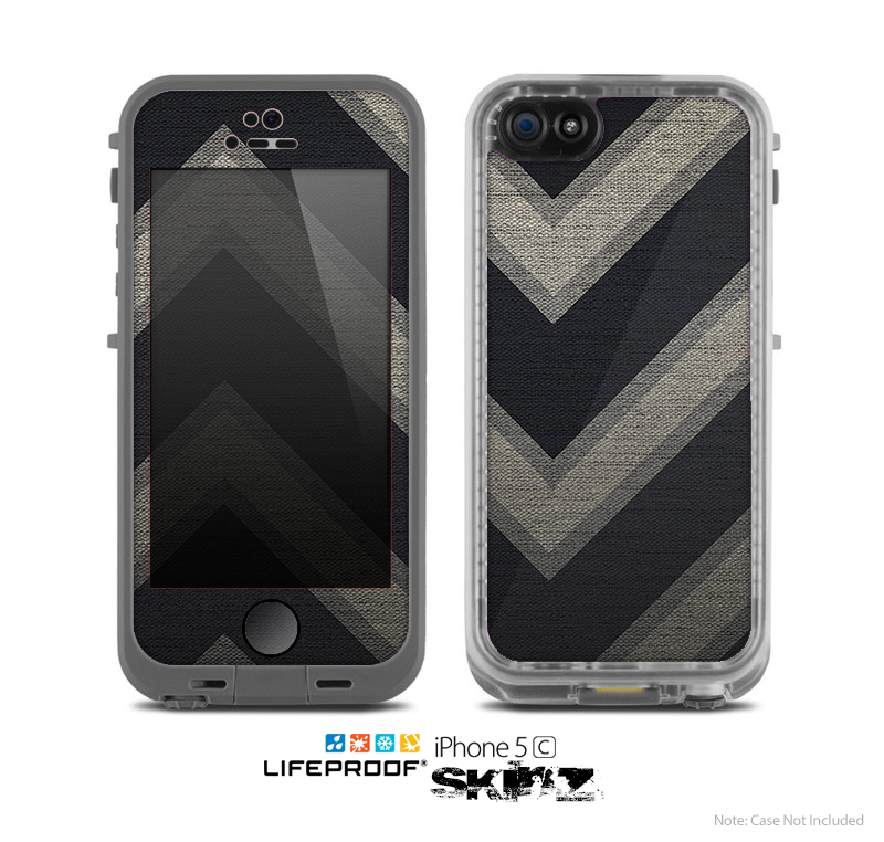 The Two-Toned Dark Black Wide Chevron Pattern Skin for the Apple iPhone 5c LifeProof Case
