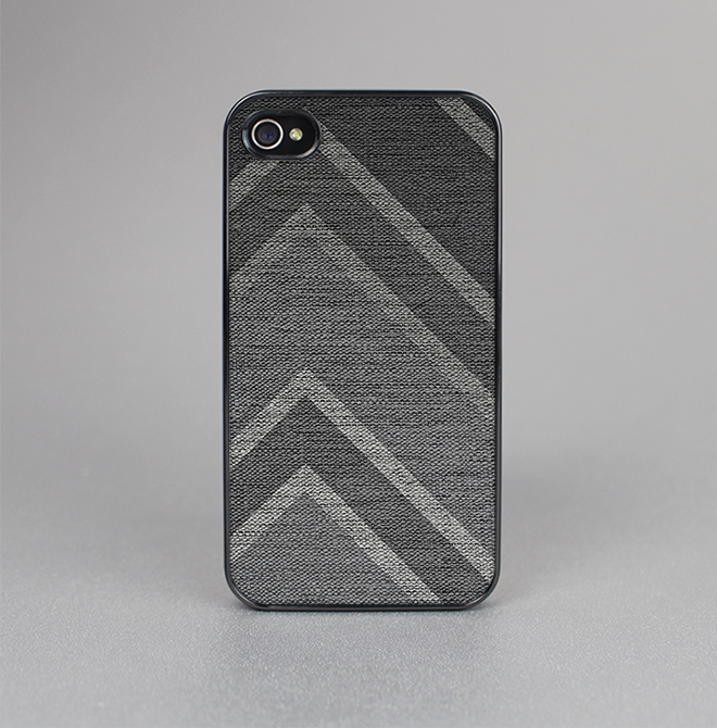 The Two-Toned Dark Black Wide Chevron Pattern V3 Skin-Sert for the Apple iPhone 4-4s Skin-Sert Case