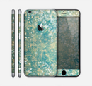 The Unfocused Green & White Drop Surface Skin for the Apple iPhone 6 Plus