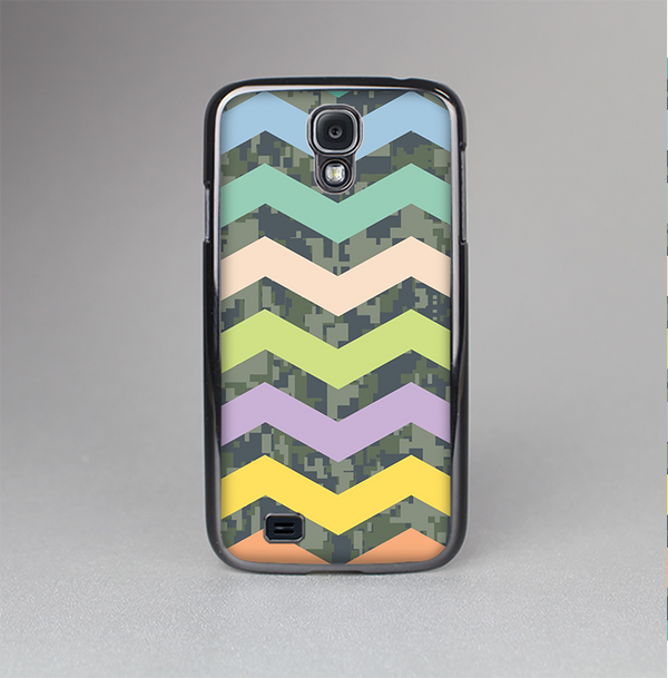 The Vibrant Colored Chevron With Digital Camo Background Skin-Sert Case for the Samsung Galaxy S4
