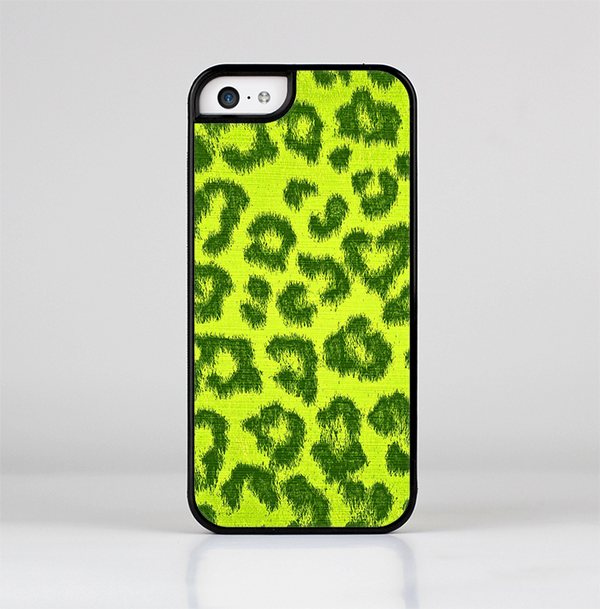 The Vibrant Green Cheetah Skin-Sert Case for the Apple iPhone 5c