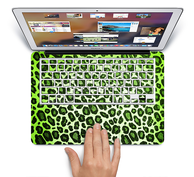 The Vibrant Green Leopard Print Skin Set for the Apple MacBook Pro 15" with Retina Display