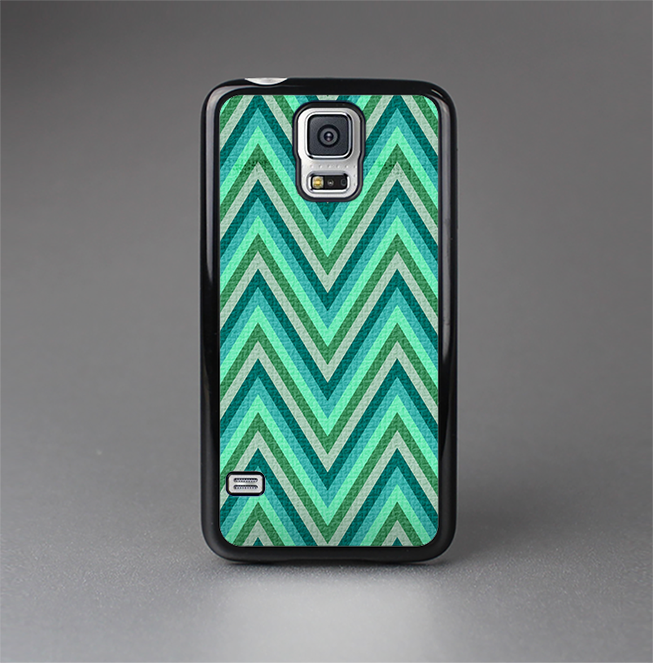 The Vibrant Green Sharp Chevron Pattern Skin-Sert Case for the Samsung Galaxy S5