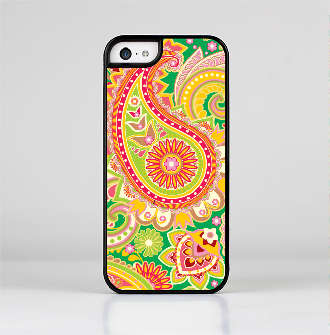The Vibrant Green and Pink Paisley Pattern Skin-Sert Case for the Apple iPhone 5c