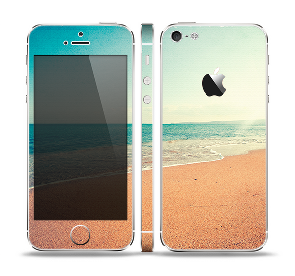 The Vintage Beach Scene Skin Set for the Apple iPhone 5