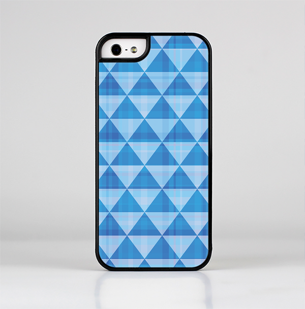 The Vintage Blue Striped Triangular Pattern V4 Skin-Sert Case for the Apple iPhone 5/5s