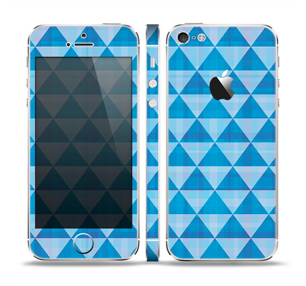 The Vintage Blue Striped Triangular Pattern V4 Skin Set for the Apple iPhone 5