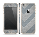 The Vintage Gray Textured Chevron Pattern Wide V3 Skin Set for the Apple iPhone 5s