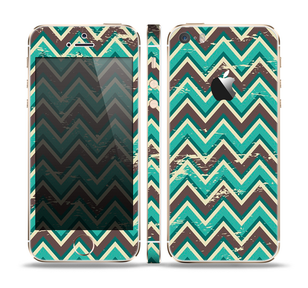The Vintage Green & Tan Chevron Pattern V4 Skin Set for the Apple iPhone 5s