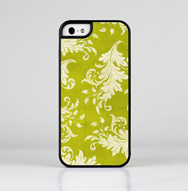 The Vintage Green & White Floral Pattern Skin-Sert Case for the Apple iPhone 5/5s