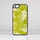 The Vintage Green & White Floral Pattern Skin-Sert Case for the Apple iPhone 5c