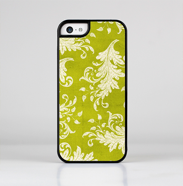 The Vintage Green & White Floral Pattern Skin-Sert Case for the Apple iPhone 5c