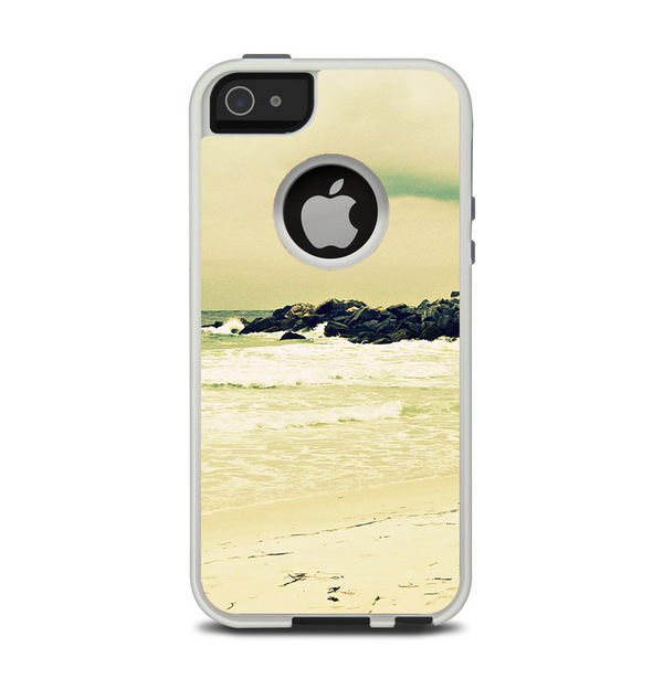 The Vintage Subtle Yellow Beach Scene Apple iPhone 5-5s Otterbox Commuter Case Skin Set